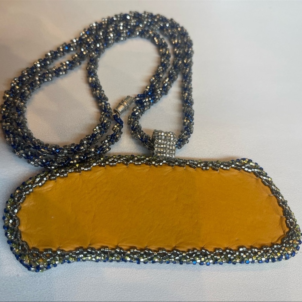 Hand-beaded Seahawks necklace and medallion - Picture 3 of 3